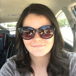 Meet your Posher, Caitlin